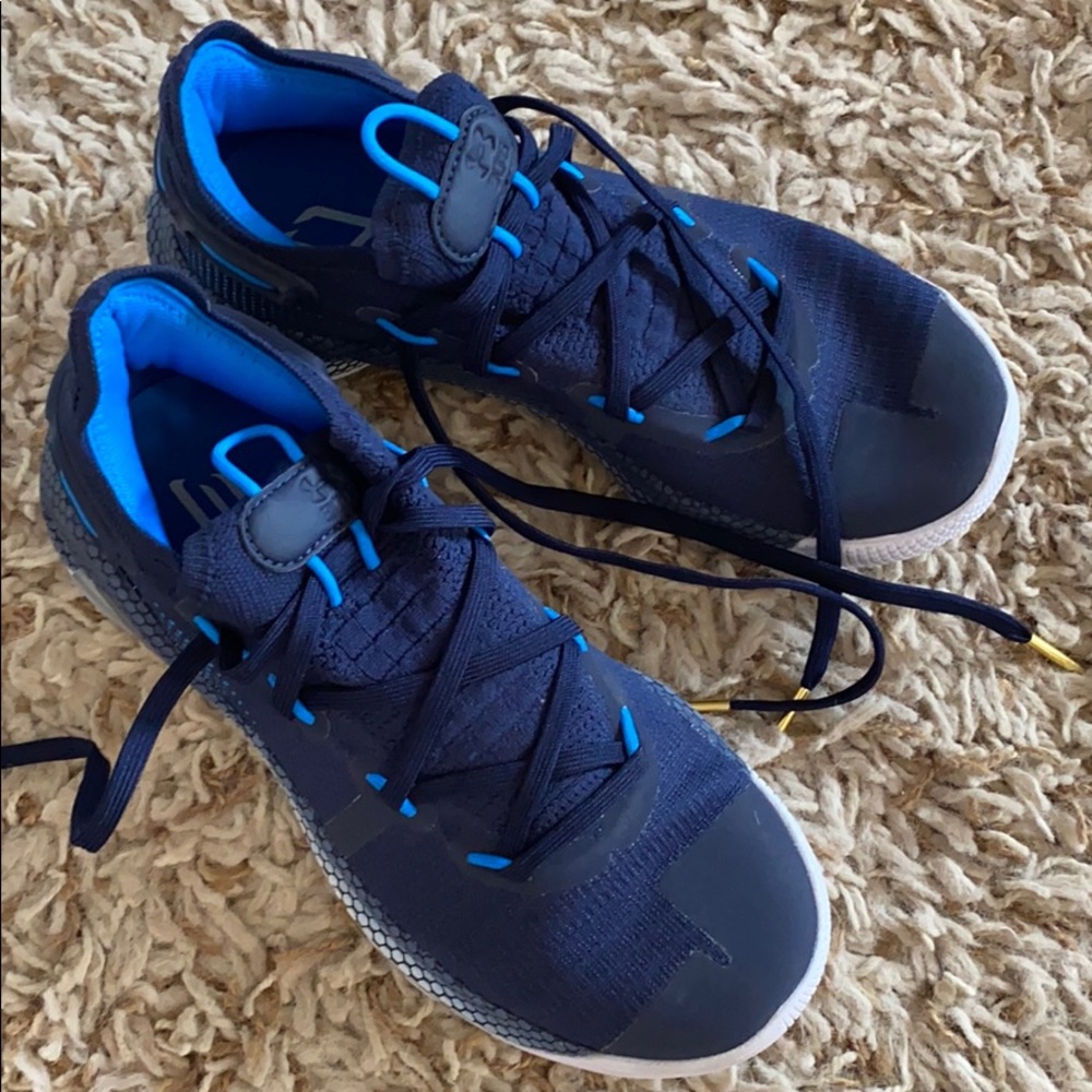 Under Armour Team Curry B-ball shoes